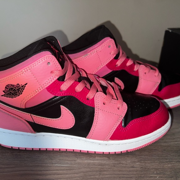 Nike Jordans - Picture 2 of 4